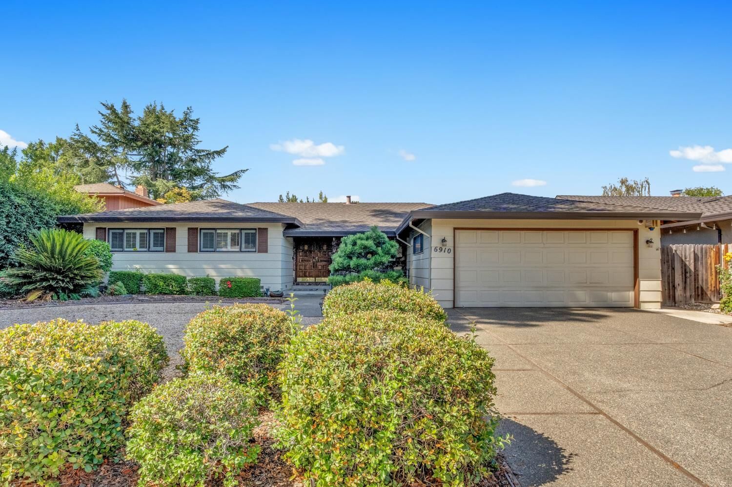 Property Photo: 6910 Waterview Way CA 95831