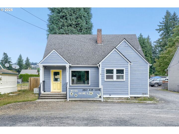 Property Photo:  853 E St  WA 98671 