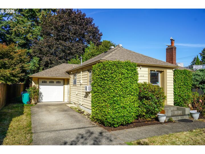 Property Photo:  2110 Laurel Pl  WA 98661 
