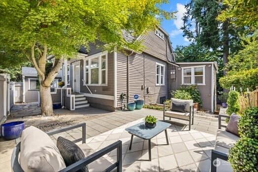Property Photo: 324 27th Avenue E WA 98112