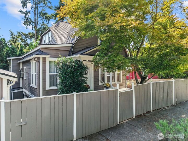 Property Photo:  324  27th Avenue E  WA 98112 