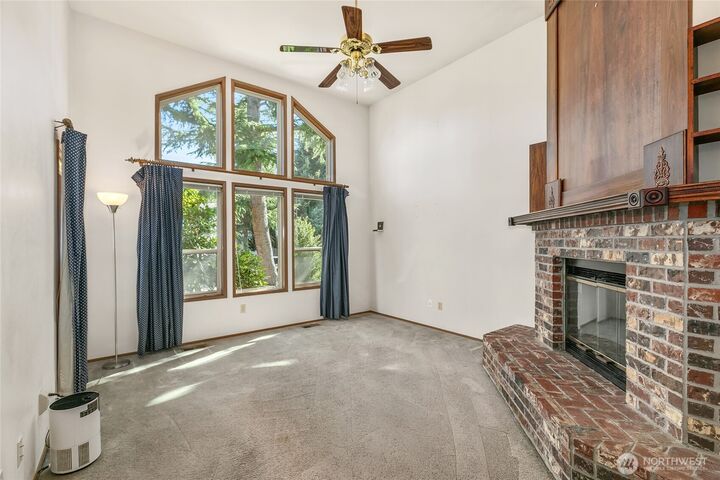 Property Photo:  2405  Main Court S  WA 98055 