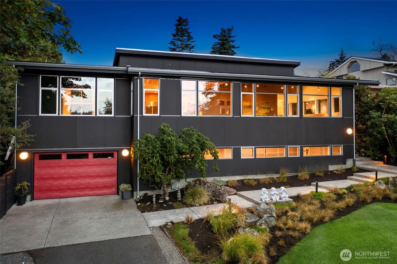 Property Photo: 1549 Magnolia Way W WA 98199