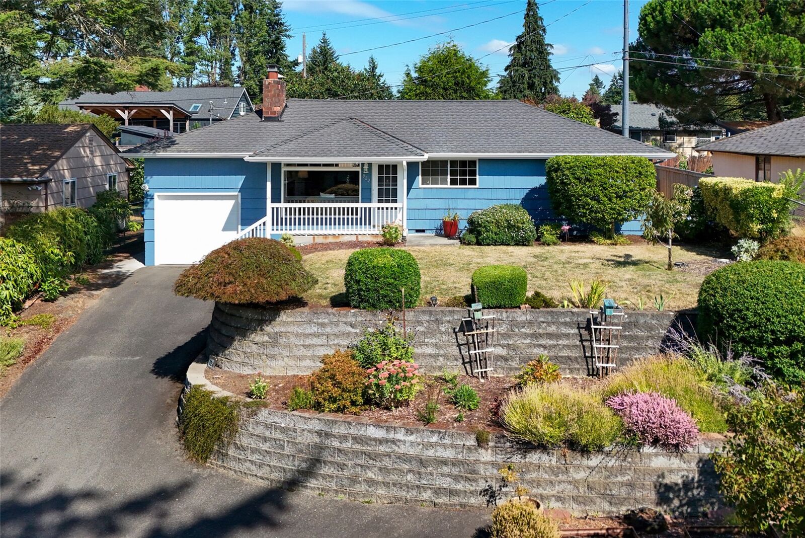 Property Photo: 922 NE 150th Street WA 98155