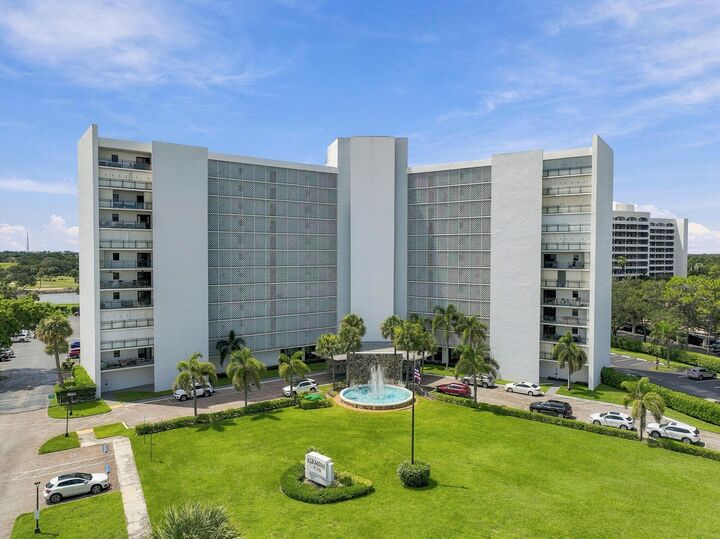 Property Photo: 336 Golfview Road Unit 519 FL 33408
