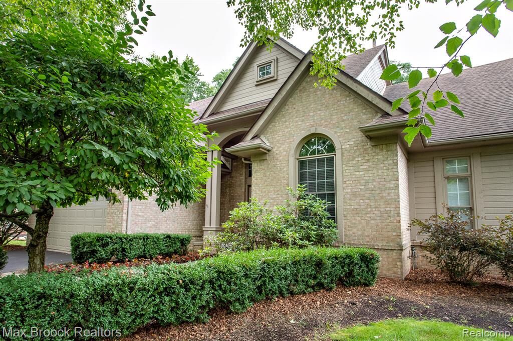 Property Photo:  4741 Woodbine Circle  MI 48323 