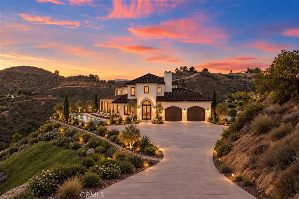 Property Photo: 44995 Via Renaissance CA 92590