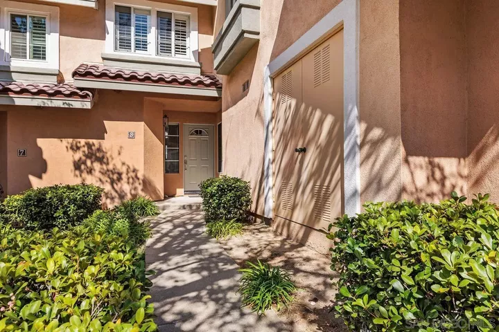 Property Photo:  11916 Tivoli Park 8  CA 92128 