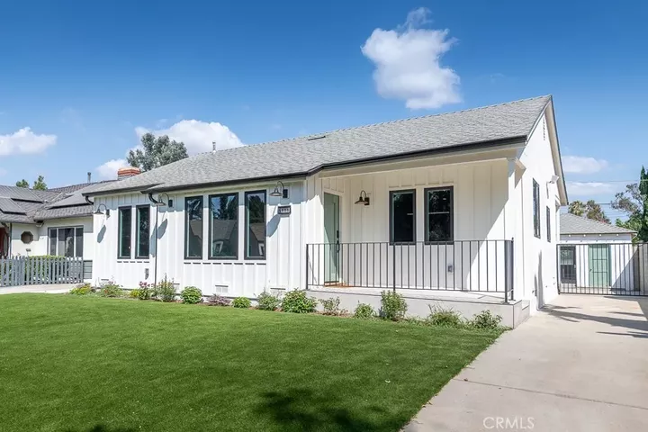 Property Photo: 5808 Irvine Avenue CA 91601