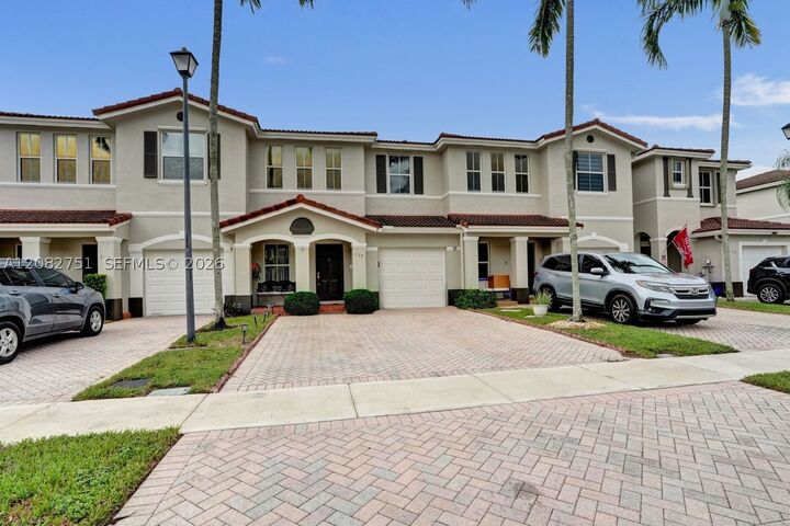 Property Photo: 220 Riverwalk Cir FL 33326