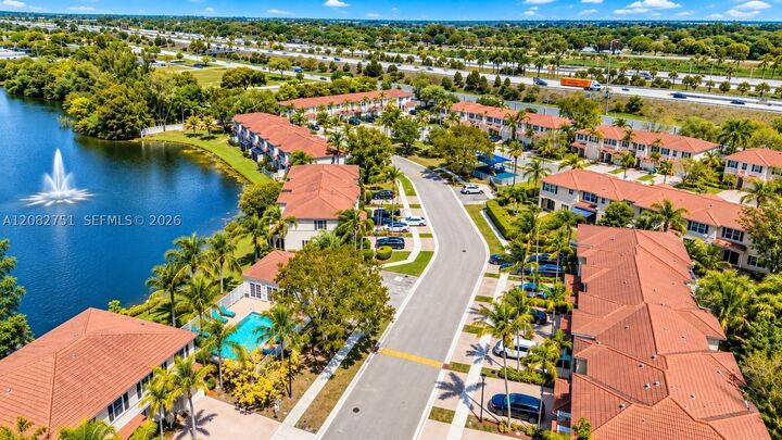 Property Photo:  220 Riverwalk Cir  FL 33326 