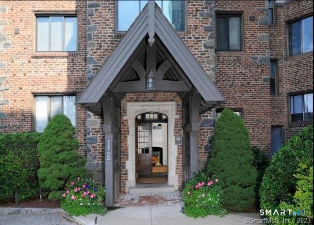 Property Photo:  47 Lafayette Place 2G  CT 06830 