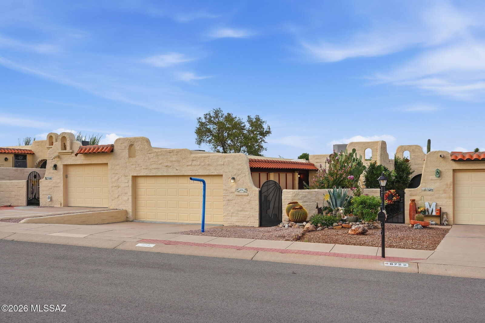 Property Photo:  678 W Placita Nueva  AZ 85614 