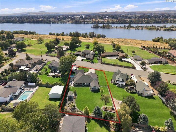 Property Photo: 7807 River Blvd WA 99301