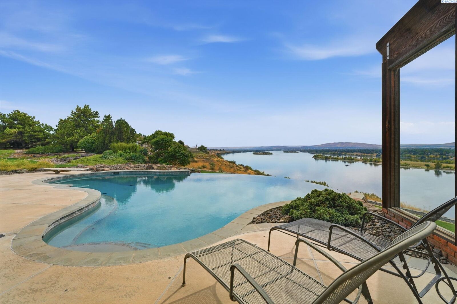 Property Photo: 341 Sunnybank Rd. WA 99301