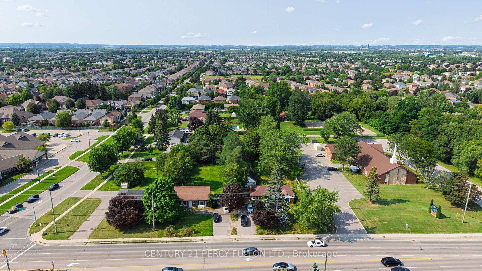 Property Photo: 1906 Rossland Road E ON L1N 3P5