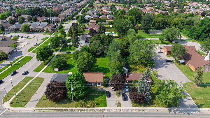 Property Photo: 1910 Rossland Road E ON L1N 3P5