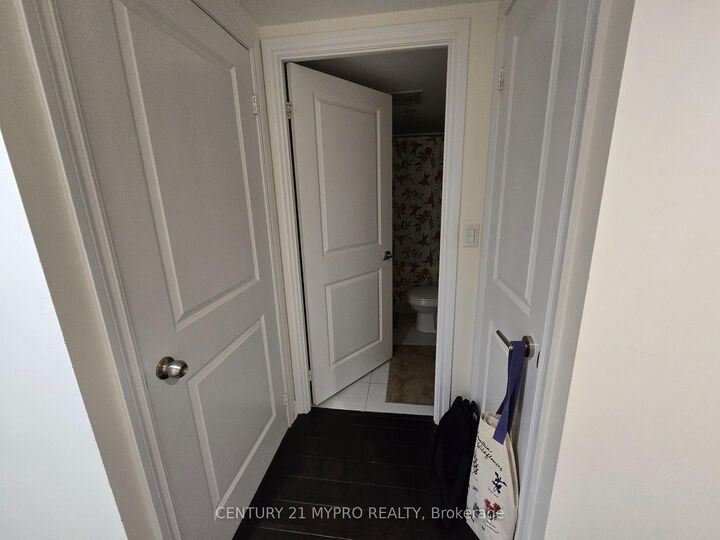 Property Photo:  386 Yonge Street 2506  ON M5B 0A5 