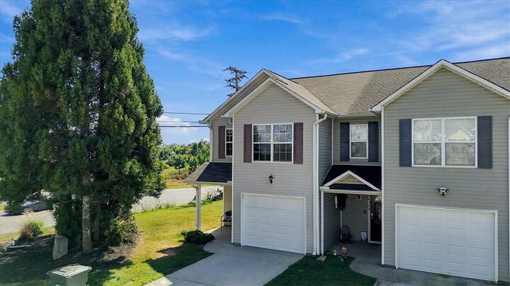 Property Photo: 703 Bellview Way SC 29678