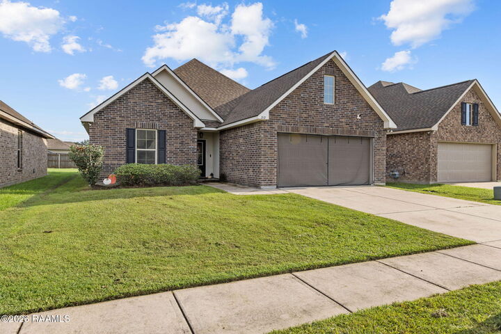 Property Photo: 212 Burndap Way LA 70507