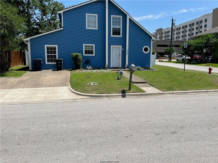 Property Photo:  300 Cooner Street  TX 77840 