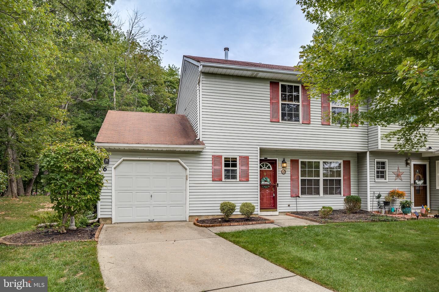 Property Photo:  6 Winchester Court  NJ 08505 