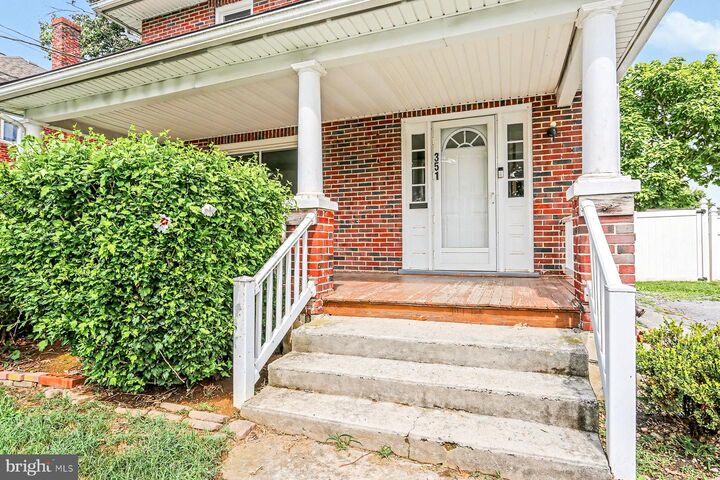 Property Photo:  351 E Park Street  PA 17022 