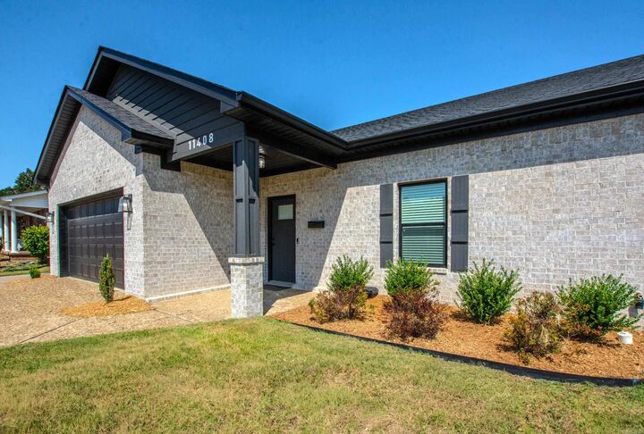 Property Photo: 11408 E Stoney Point Court AR 72211