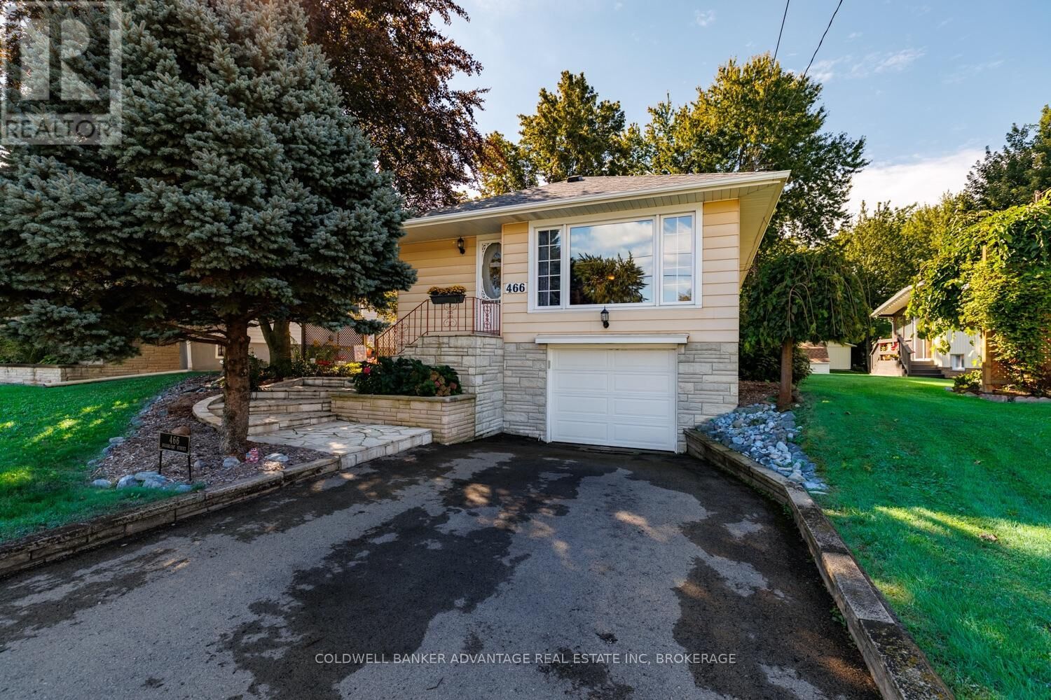 Property Photo: 466 Sugarloaf Street ON L3K 2P3