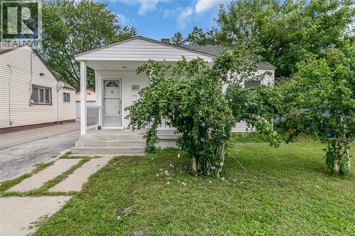 Property Photo:  980 Partington Avenue  ON N9B 2P2 