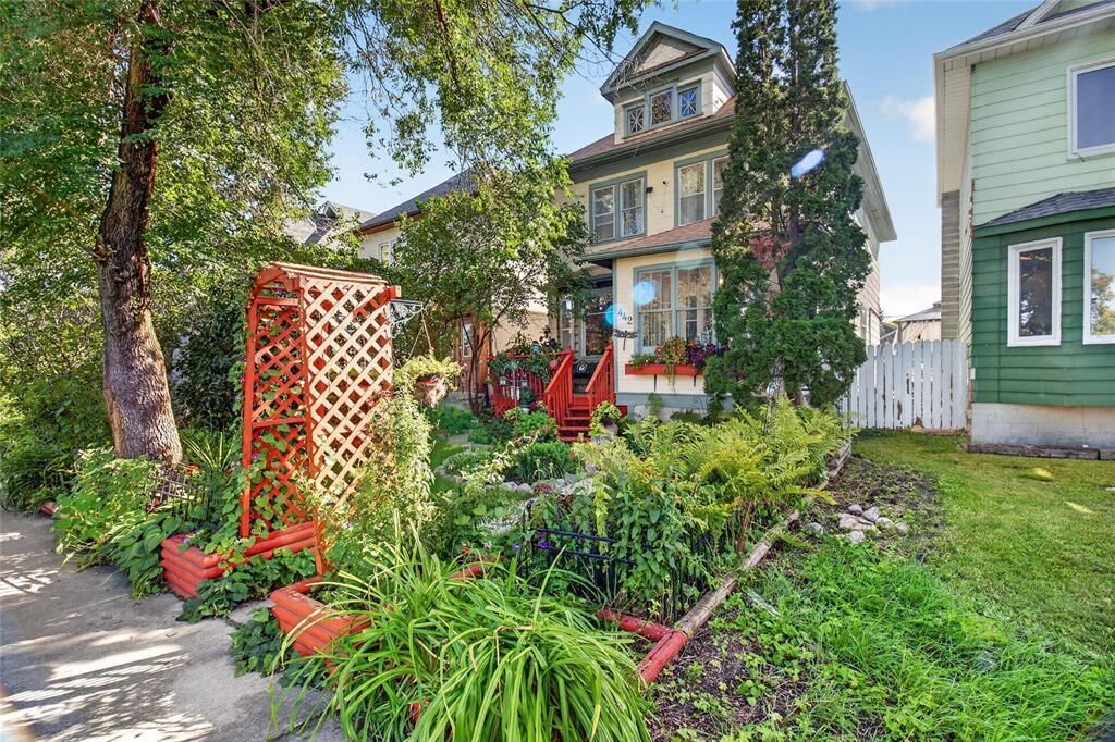 Property Photo:  442 Lansdowne Avenue  MB R2W 0K6 