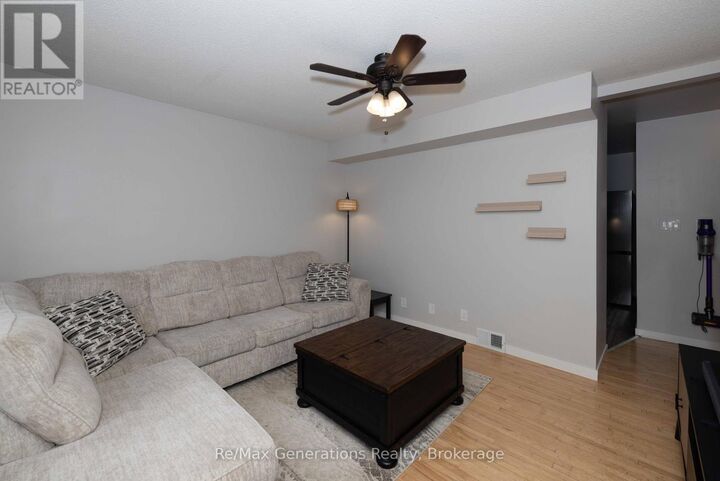 Property Photo:  559 Empire Avenue East  ON P7E 4S9 