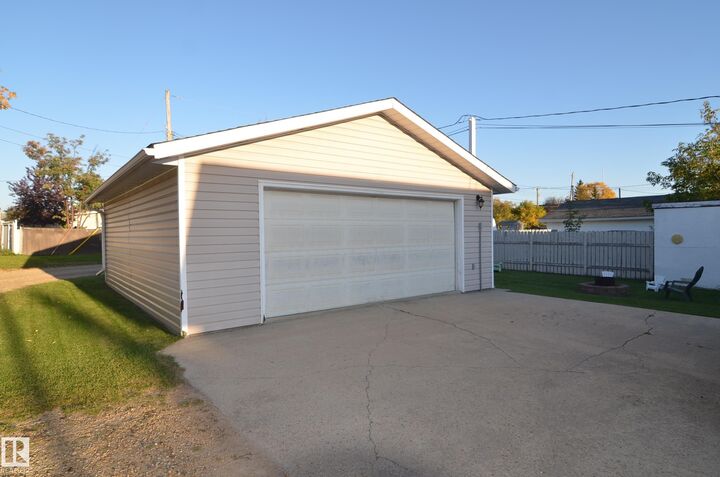 Property Photo:  5313 57 Street  AB T7N 1N4 