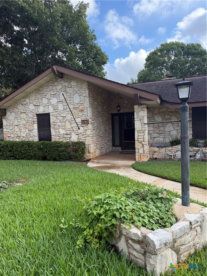 Property Photo: 212 S 4th Street TX 78160