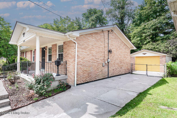 Property Photo:  3608 Estate Dr  KY 40216 