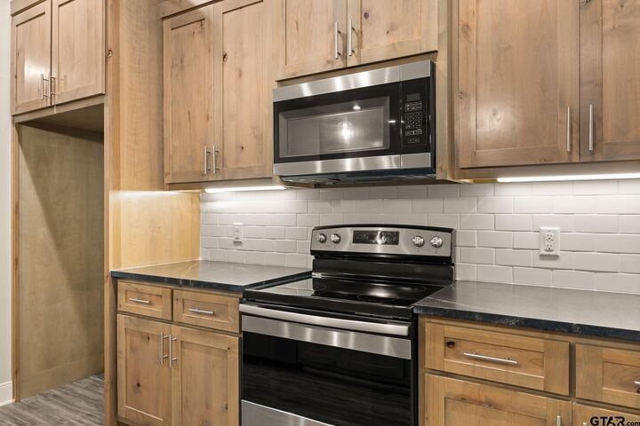 Property Photo: 1628 Legacy Dr TX 75703