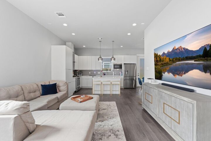 Property Photo:  2527 Hollister Street  TX 77080 