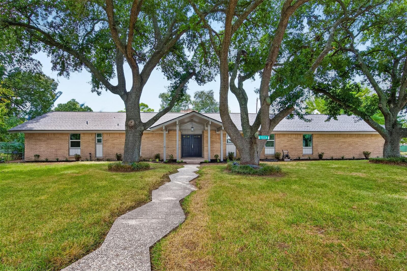 Property Photo: 218 Bay Colony Circle TX 77571