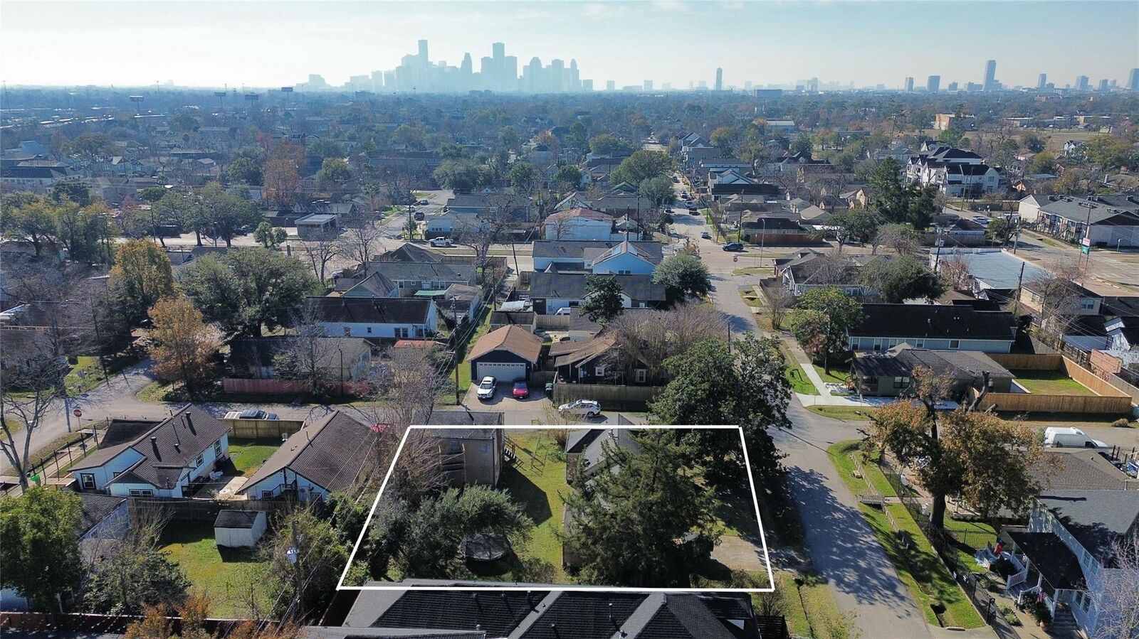 Property Photo: 1502 Tabor Street TX 77009