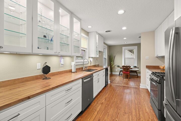 Property Photo:  507 S 2nd Street  TX 77571 