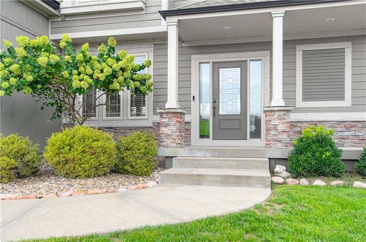 Property Photo:  400 Yolanda Circle  MO 64060 