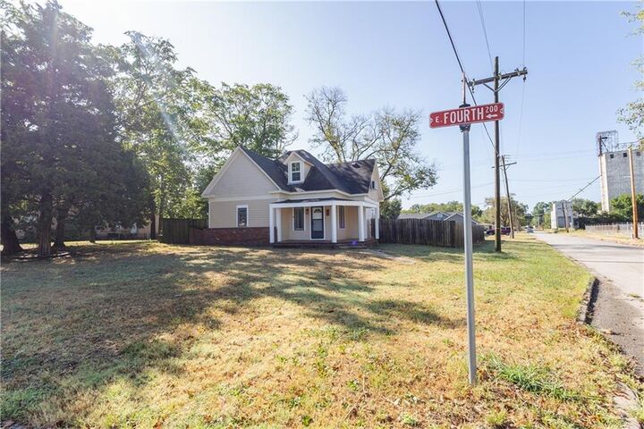 Property Photo:  201 E 4th Street  KS 67335 