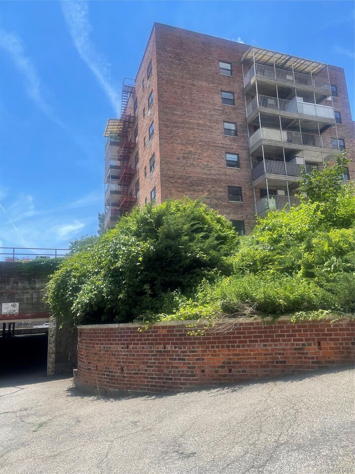 Property Photo:  671 Bronx River Road 4G  NY 10704 