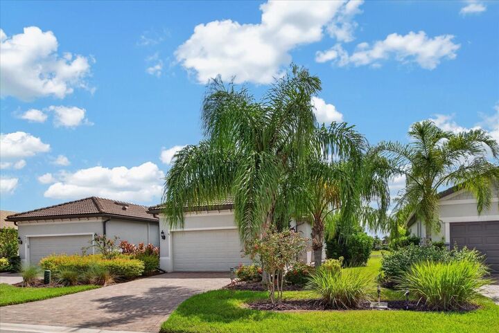Property Photo:  6927 Holbrook Cove  FL 34202 