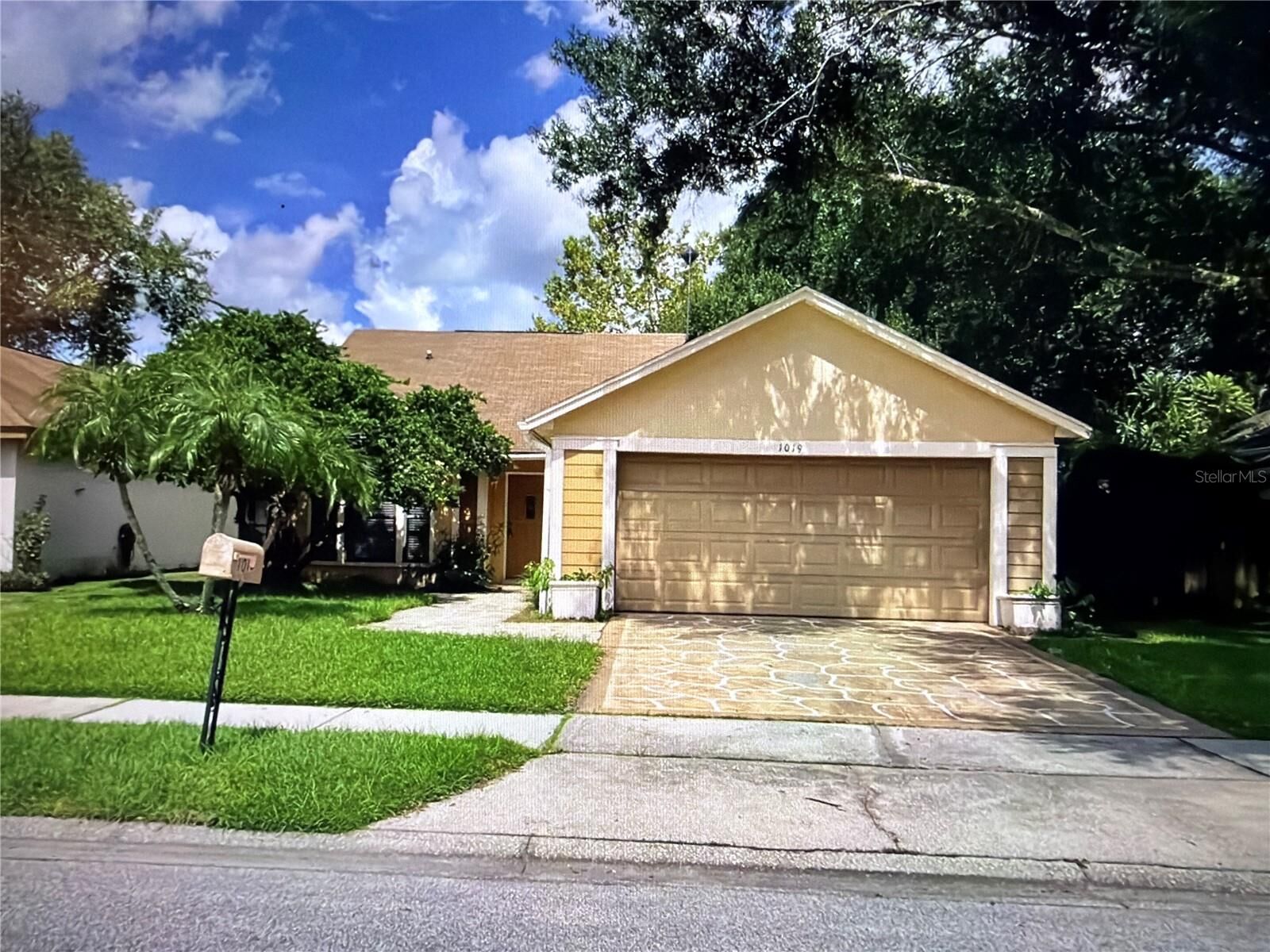 Property Photo: 1019 Covington Street FL 32765