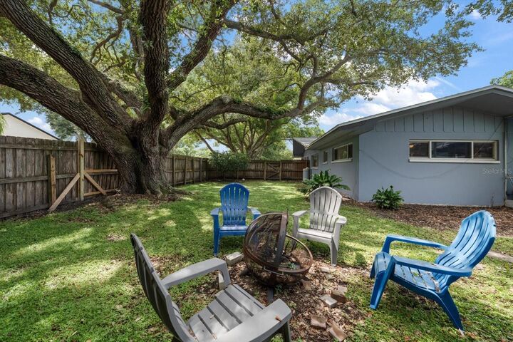 Property Photo: 1 Maplewood Avenue FL 33765