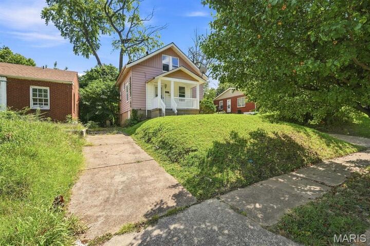 Property Photo: 3726 Avondale Avenue MO 63121