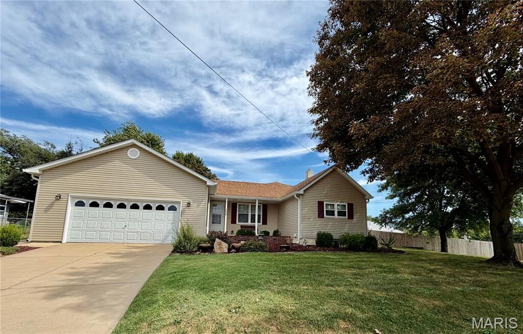 Property Photo: 164 Edgeworth Avenue MO 63043