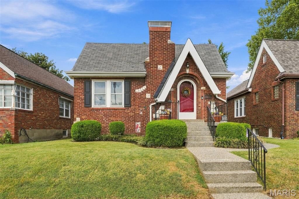 Property Photo: 6437 Pernod Avenue MO 63139