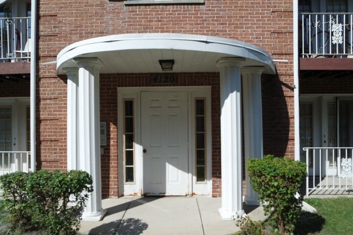 Property Photo:  4120 Williamsburg Court 302  IL 60025 